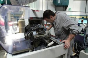 Lavoratore industria meccanica