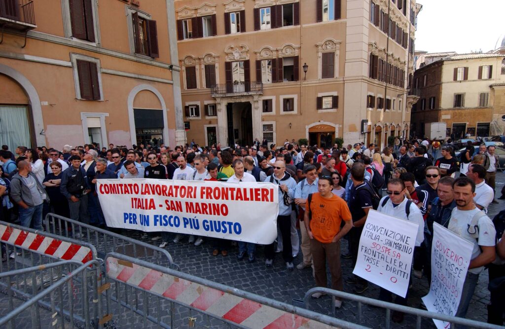 Protesta a Roma dei frontalieri per la doppia inposizione incon tri con Luciano Violante e con il sottosegretario per i rapporti con il parlamento Cosimo Ventucci e Sergio Gambini